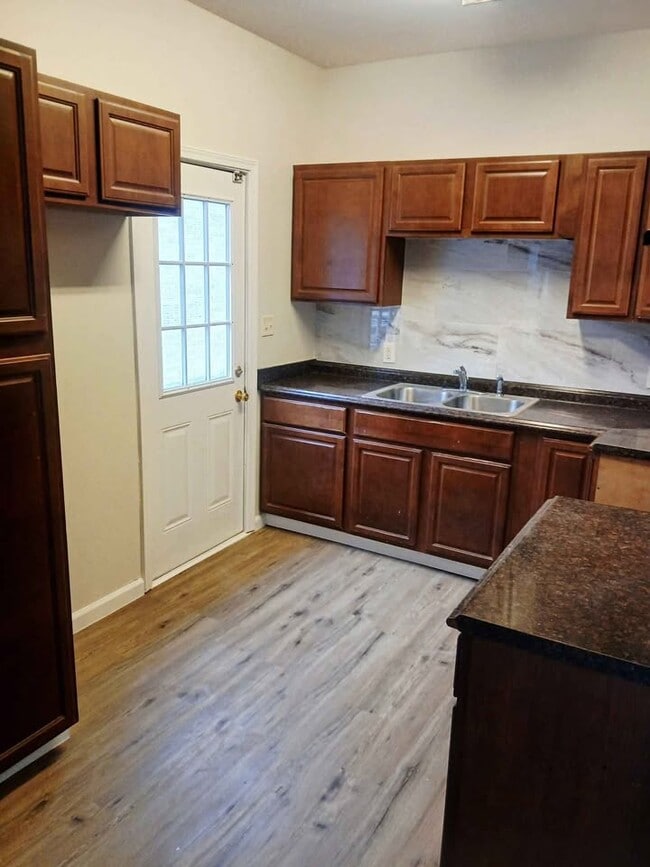 Photo - 1313 W Huntington Ave