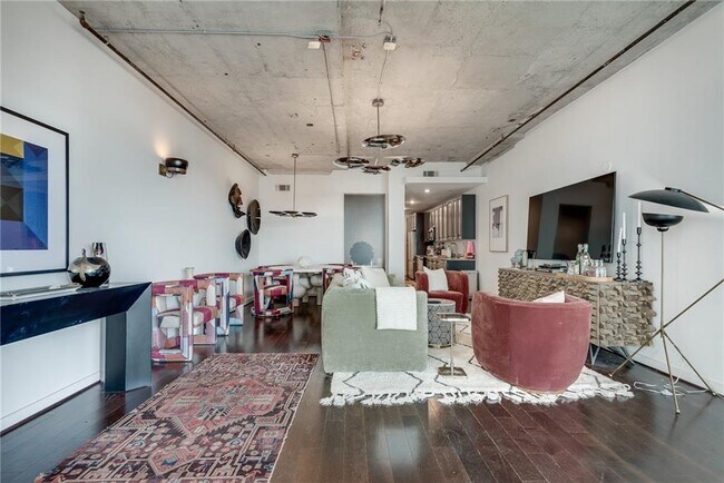 890 Memorial Dr SE Unit 310