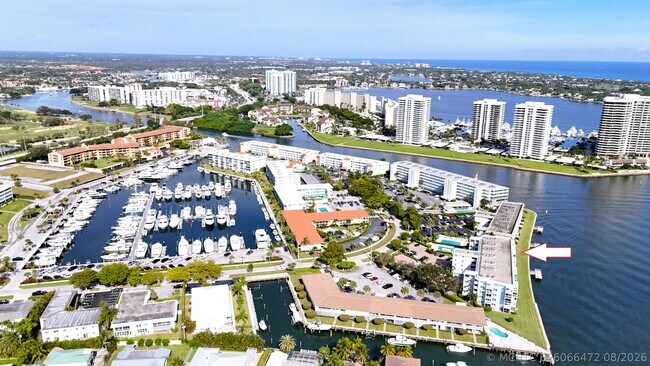 Building Photo - 60 Yacht Club Dr Unit 405