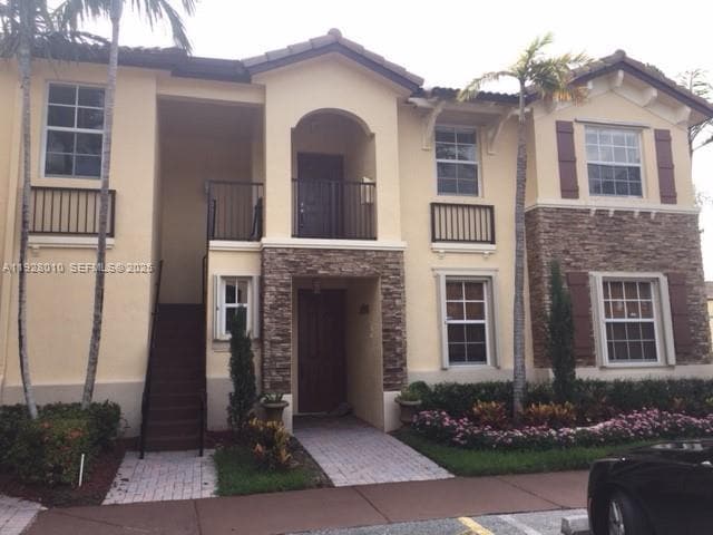 Building Photo - 3360 NE 14th Dr Unit 210-30