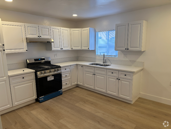 Building Photo - 408 N Maple Ave Unit C Rental