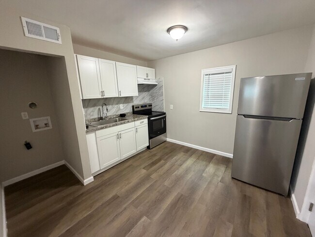 Photo - Room in Apartment on Gresham Park Dr