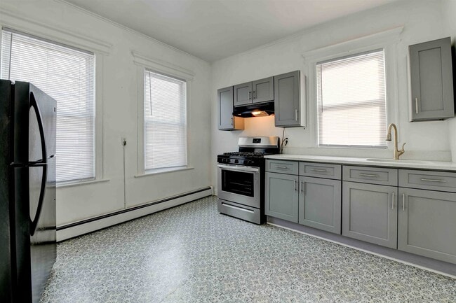 Building Photo - 200 Nunda Ave Unit 1R