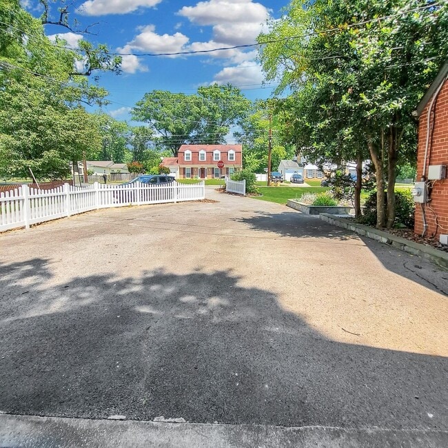 Photo - 9201 Fort Foote Rd