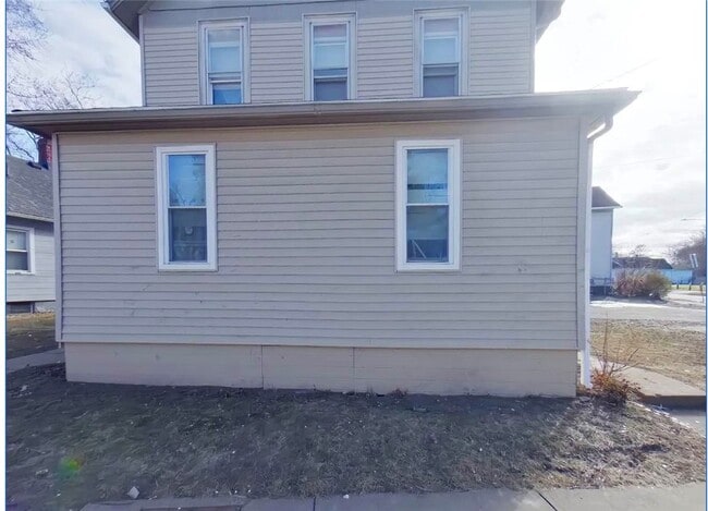 Building Photo - 865-869-869 Clifford Ave