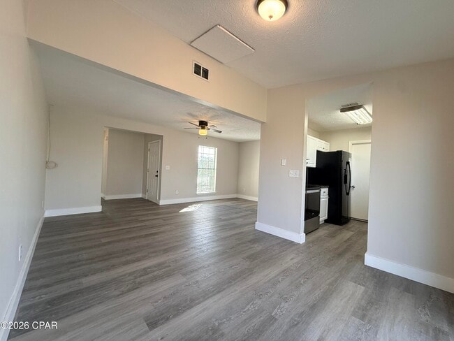 Photo - 6615 Enzor St