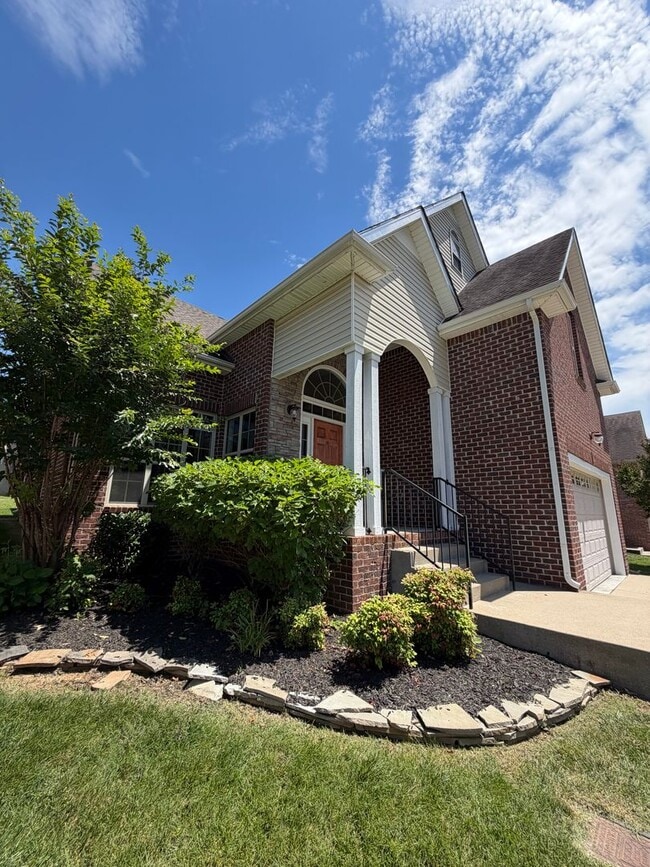 Photo - Spacious 4 Bedroom 2 1/2 Bath Home For Rent in Sango Area!