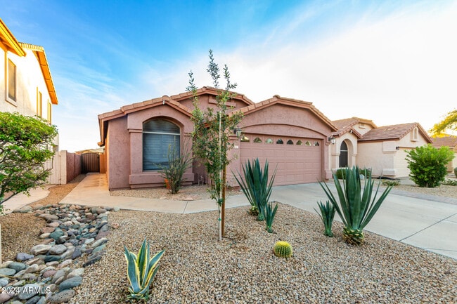 4847 E Abraham Ln