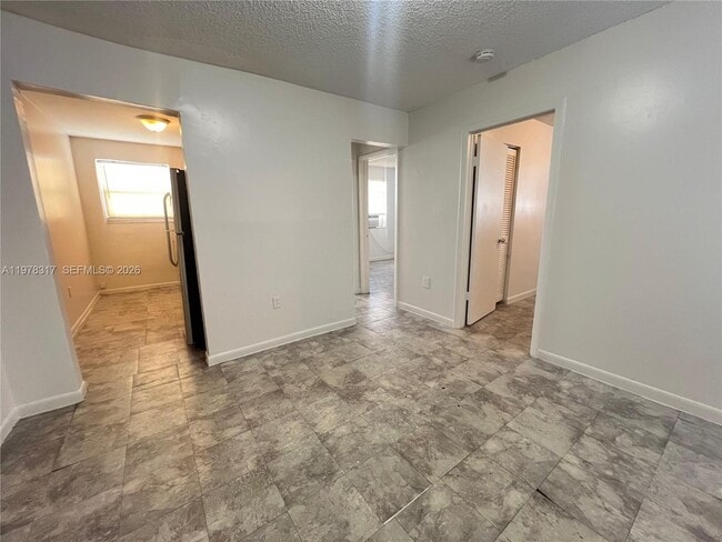 Building Photo - 1801 NW 2nd Ct Unit 204