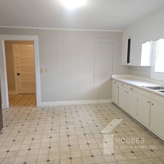Photo - 263 Beacon St