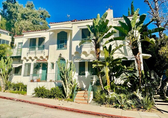 Building Photo - 2166 Beachwood Terrace Unit 2166 Beachwood Terrace