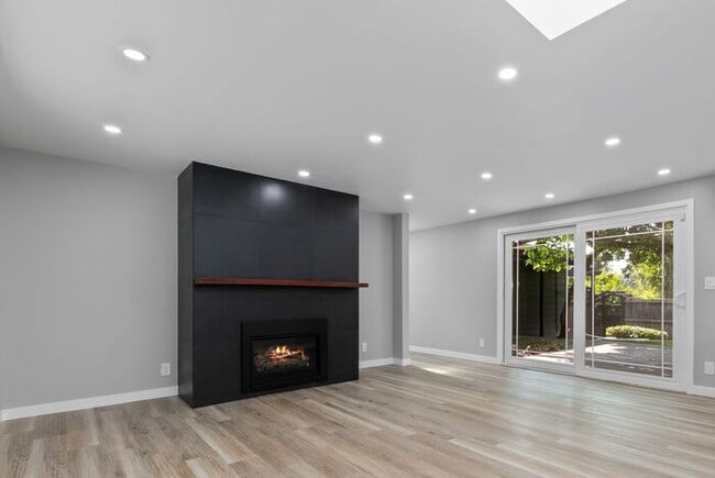 Photo - Elegant Air-Conditioned Newly Remodeled Matthews Beach Rambler