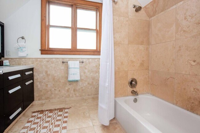 Photo - 1515 Iverson St NE