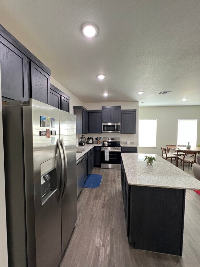 Photo - 1018 S Benchmark Ln