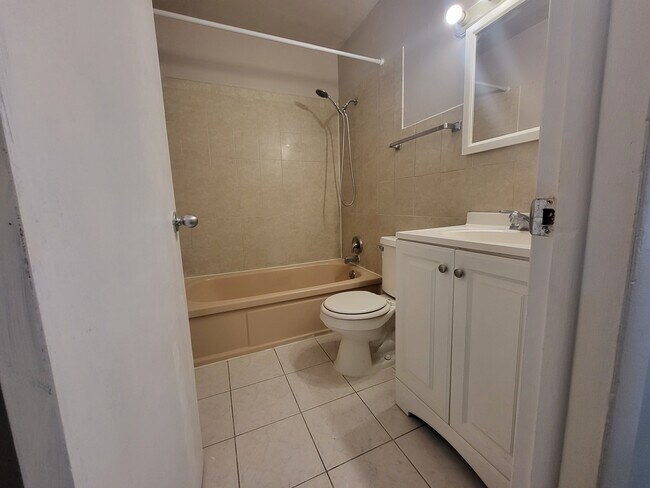 Photo - 205 Marian Pkwy Unit 1C