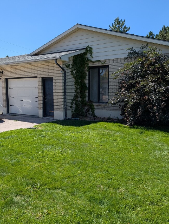 Building Photo - 155 E Griffith Rd Unit Lower