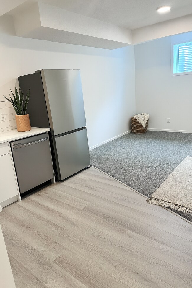 Photo - 7729-174A 174A Ave NW