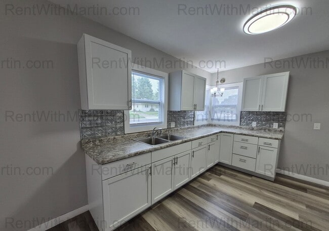 Photo - 617 Center St