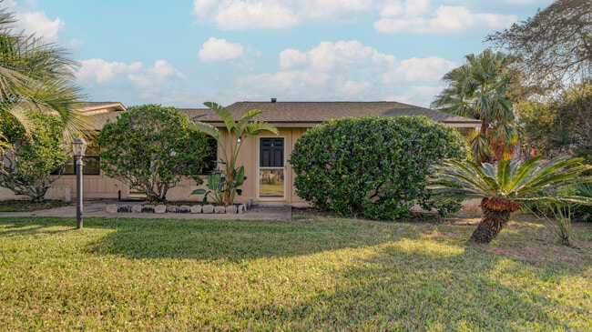 Building Photo - 117 Rio del Mar St Unit C