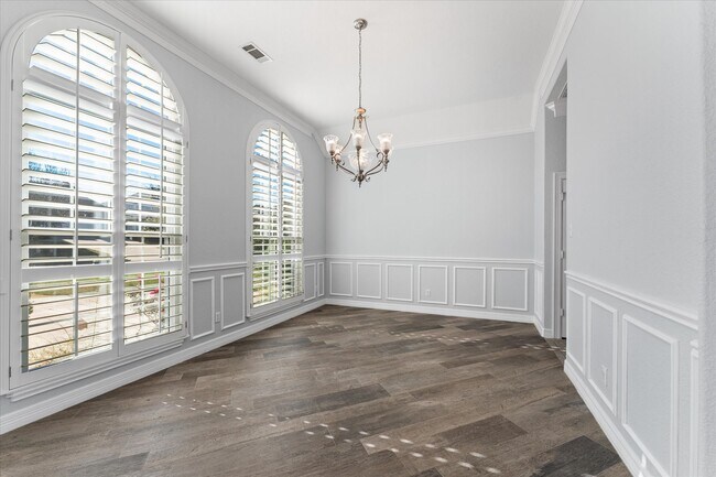 98 W Victoria Dr