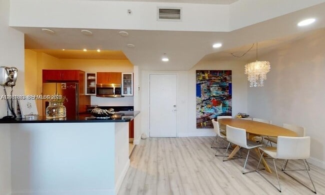 Photo - 18800 NE 29th Ave Unidad 405