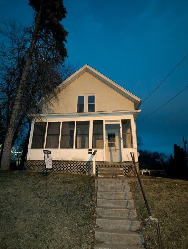 Photo - Charming 3 Bedroom Home with Screened Porch and 2 Car Garage