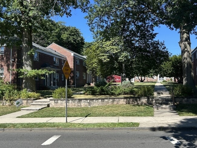 Building Photo - 353 S Center St Unit 3B