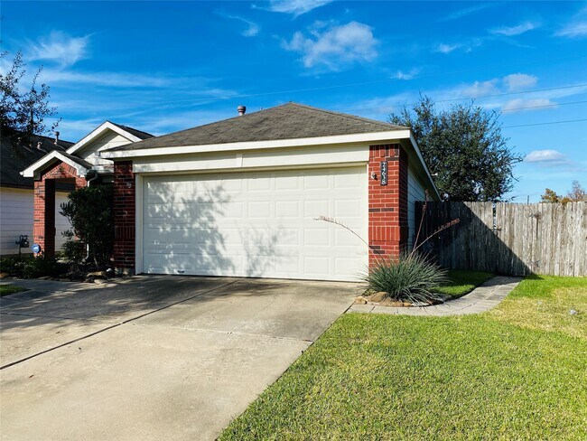 Photo - 24638 Lakecrest Village Dr