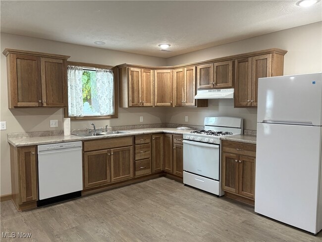 Photo - 430 2nd Dr NE