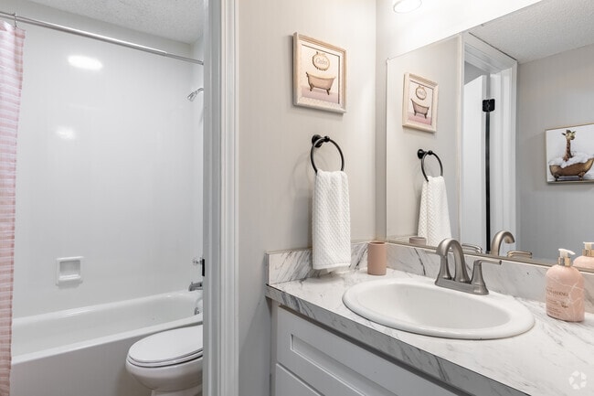 2BR, 1BA - 909SF Bathroom
