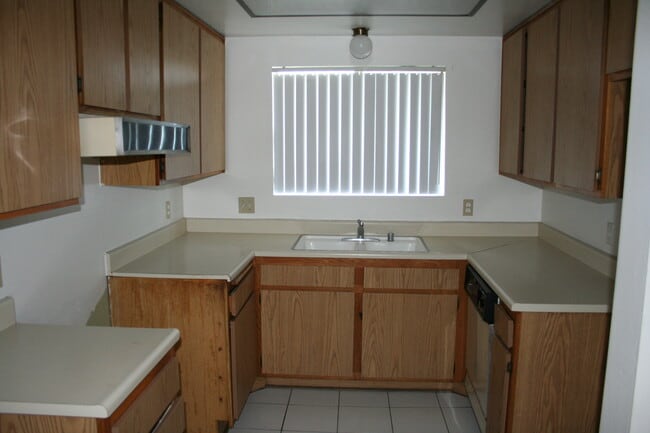 Photo - 3633 W Ball Rd Unidad 111