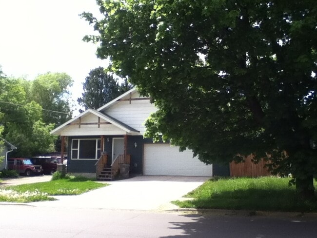 Photo - 4 Bedroom 2 Bathroom House - Close to MSU Campus