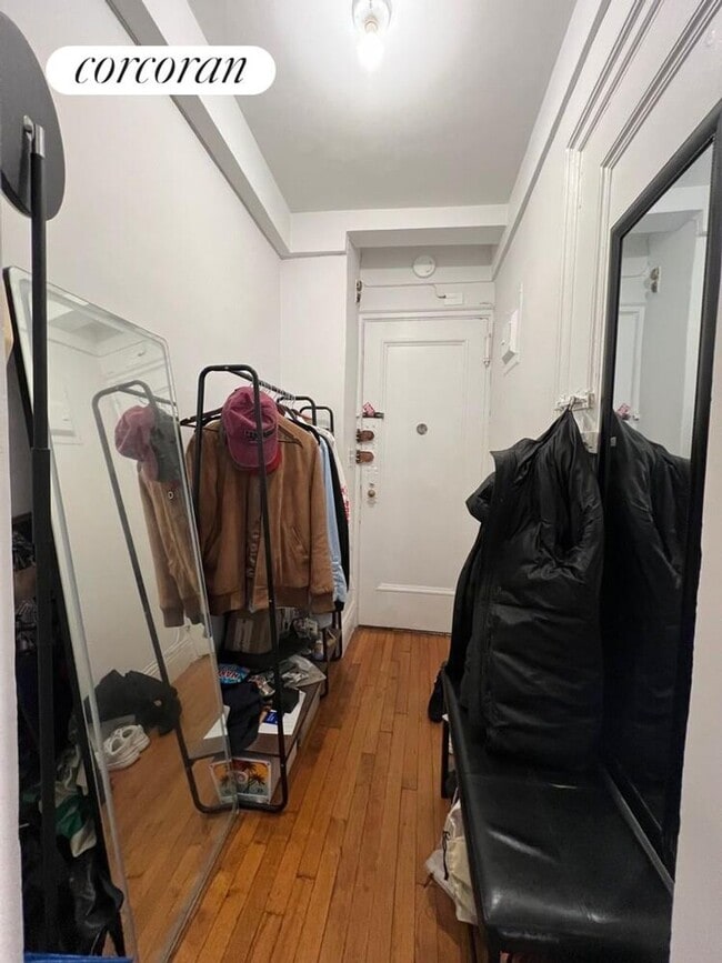 Photo - 49 W 72nd St