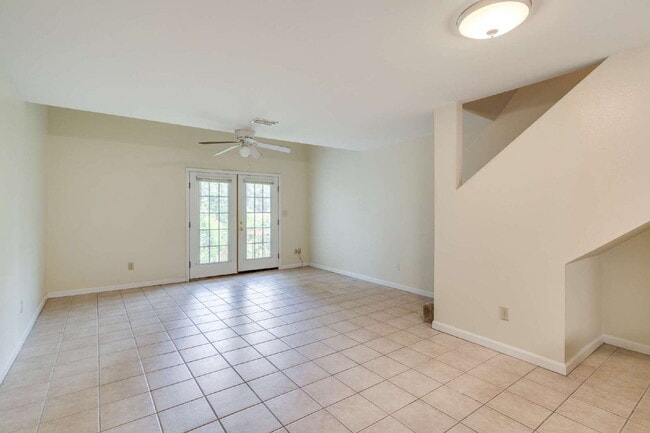 Photo - 1 bedroom and 1 bathroom in a 3x3 duplex STEPS AWAY FROM CAMPUS Unit B