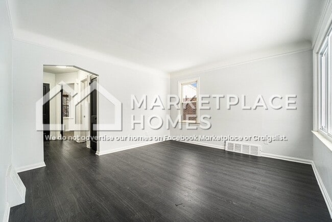 Photo - 19394 Barlow St