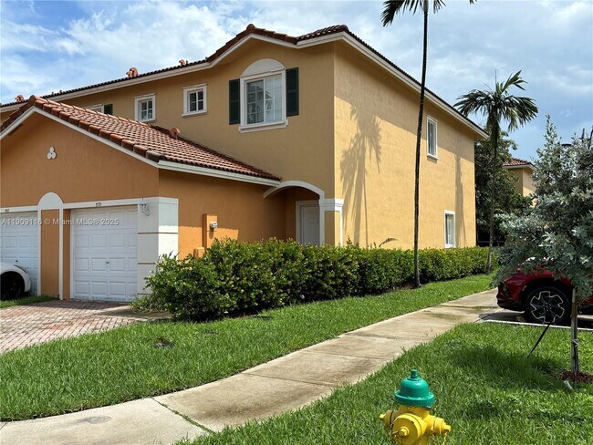 Photo - 570 St Michelle Way