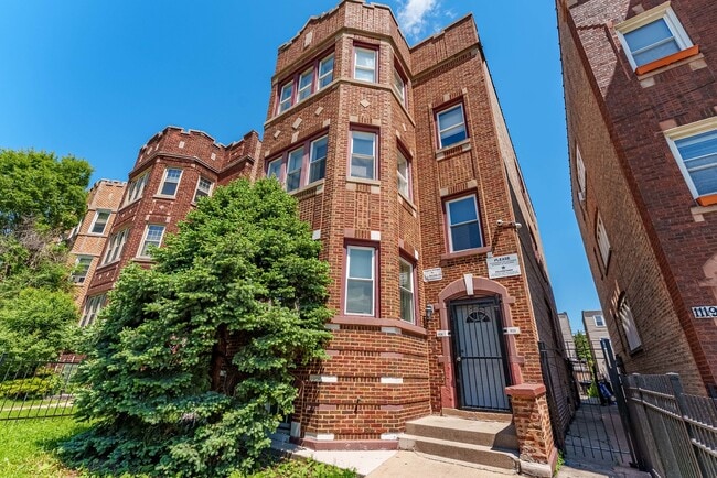 Photo - 1121 N Leclaire Ave