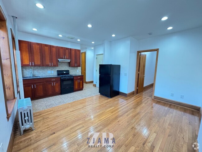 Building Photo - 471 Seventh Avenue Unit 2F Rental