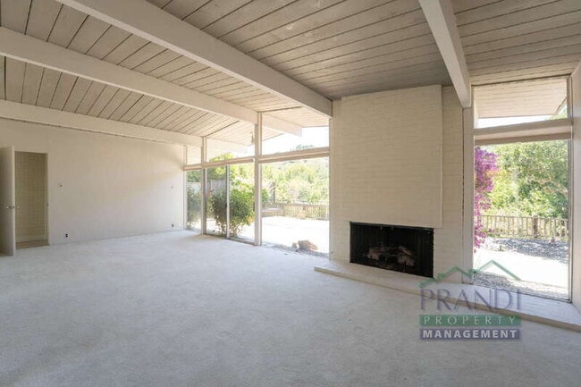 Photo - 1221 Idylberry Rd