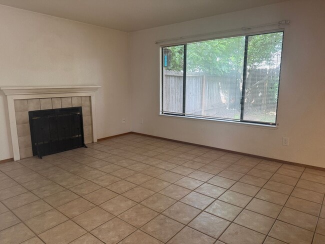 Photo - 832 Morissette Way