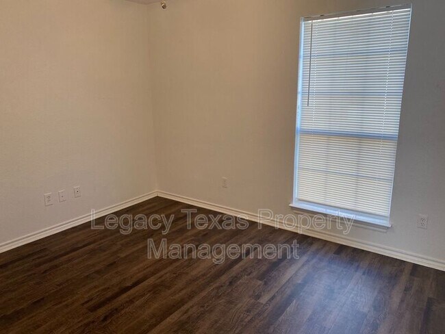 Photo - 701 Miracle Ln Unit B