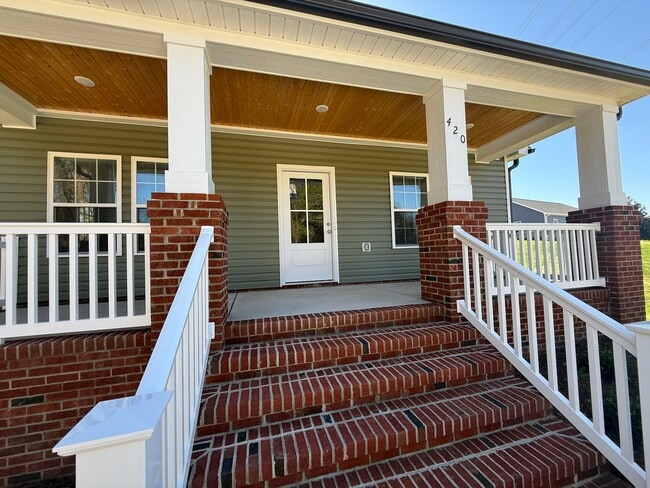 Building Photo - Three bedroom, 2 bath house in Graham-newl...