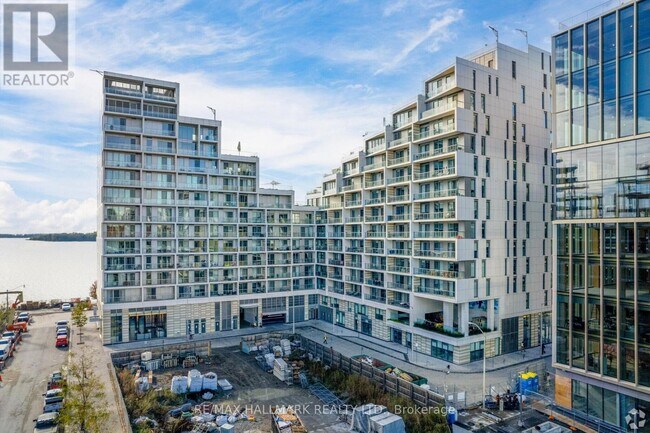 Photo - 118 Merchants' Wharf Unit 221