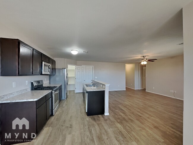 Photo - 2919 Russell Rd