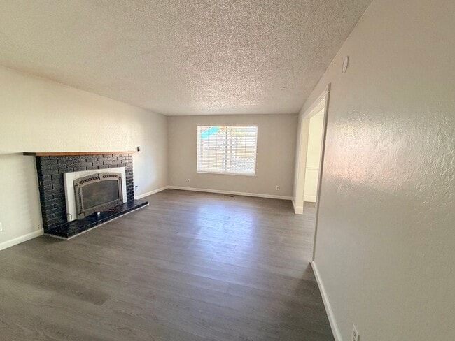 Photo - Sparks Two-story House - Cul-de-Sac (Reed HS, Mendive MS, Diedrichsen ES)