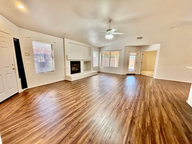 624 S 108th Pl