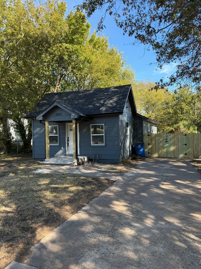 Photo - 2507 N Rockford Ave