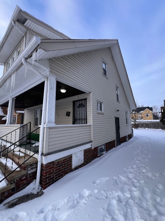 Photo - 18101 Schenely Ave