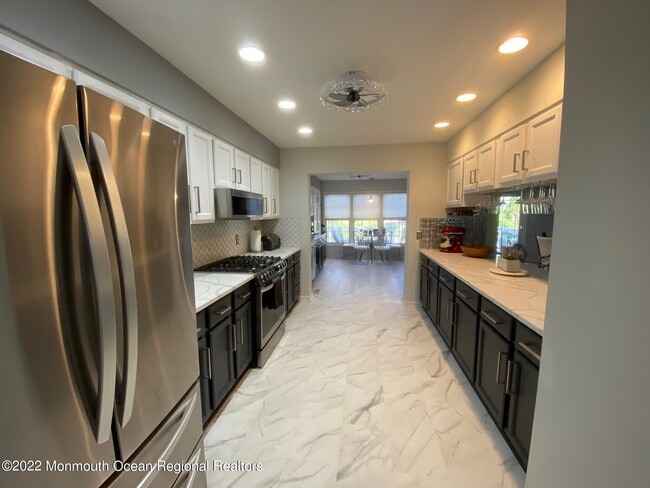 Photo - 2060 New Bedford Rd