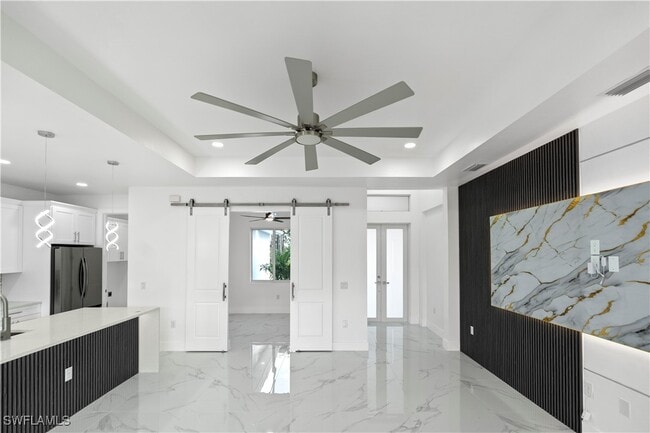 Photo - 918 Hollister Ave